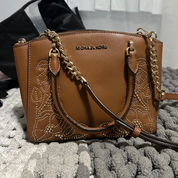 Michael Kors crossbody purse with gold detail. - Picture 9 of 12